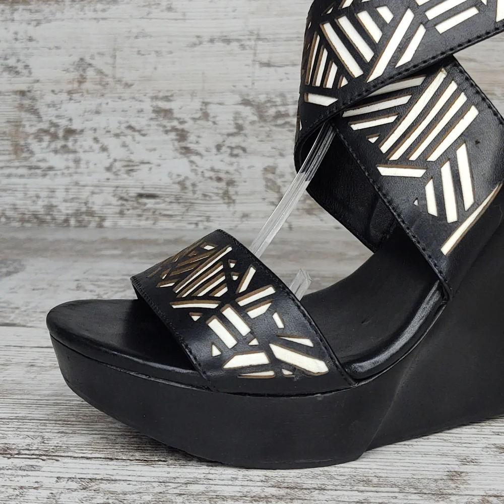 Diane Von Furstenberg Black Cutout Leather Wedge Sandals - Picture 4 of 15
